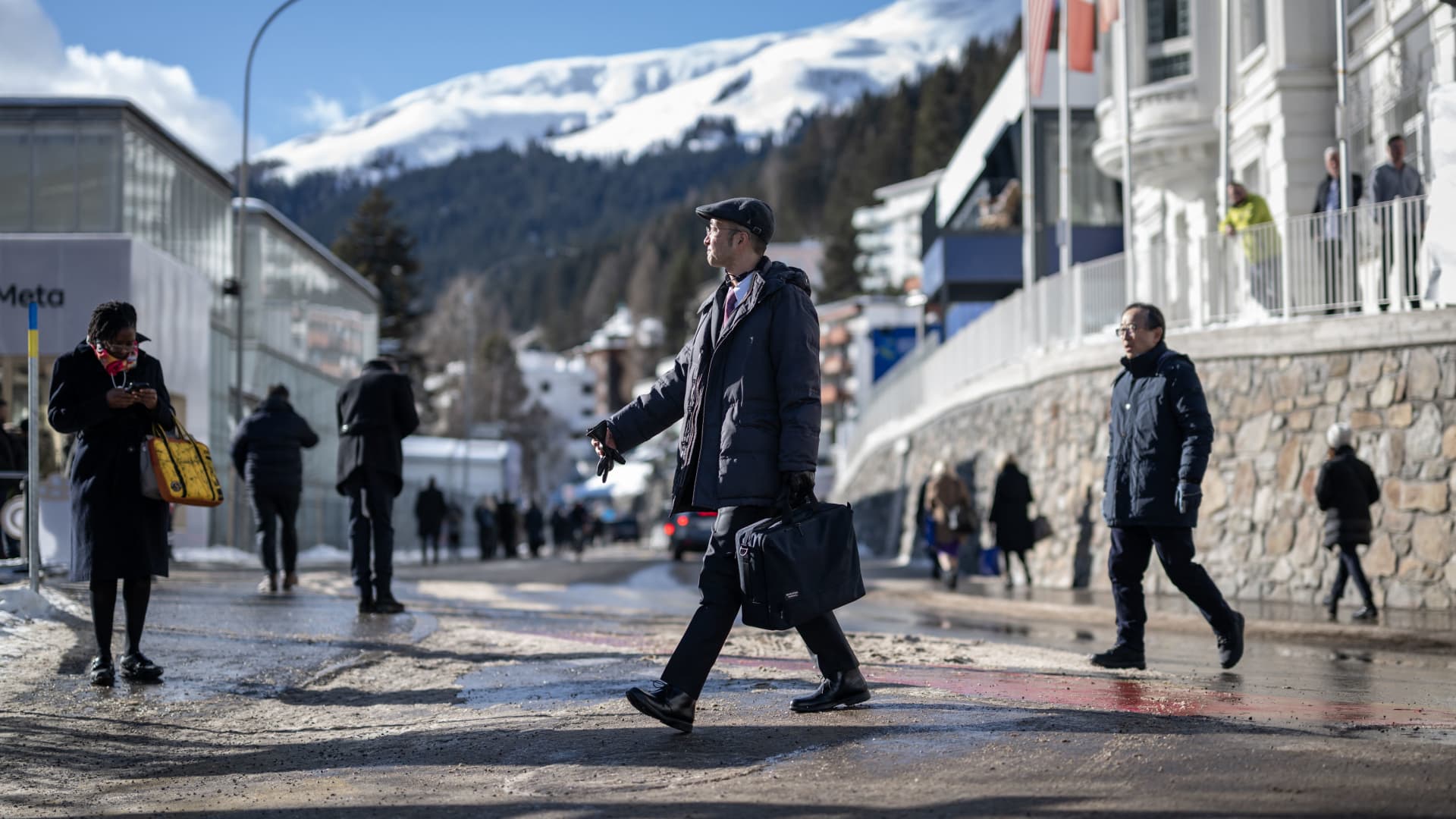 China courts Davos with largest presence in years