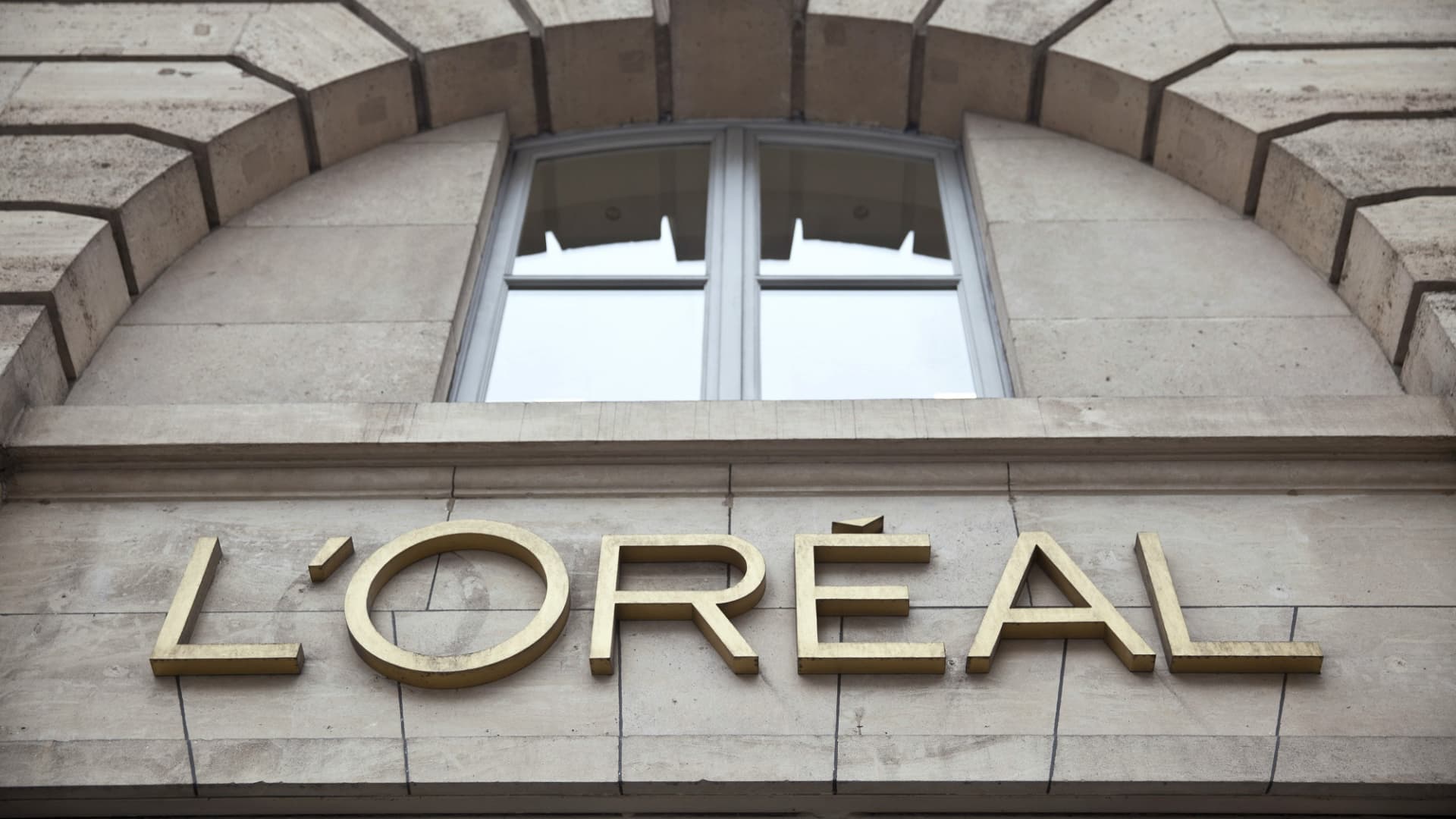 L'Oreal shares down 7% on lower-than-expected sales, slowdown in Asia