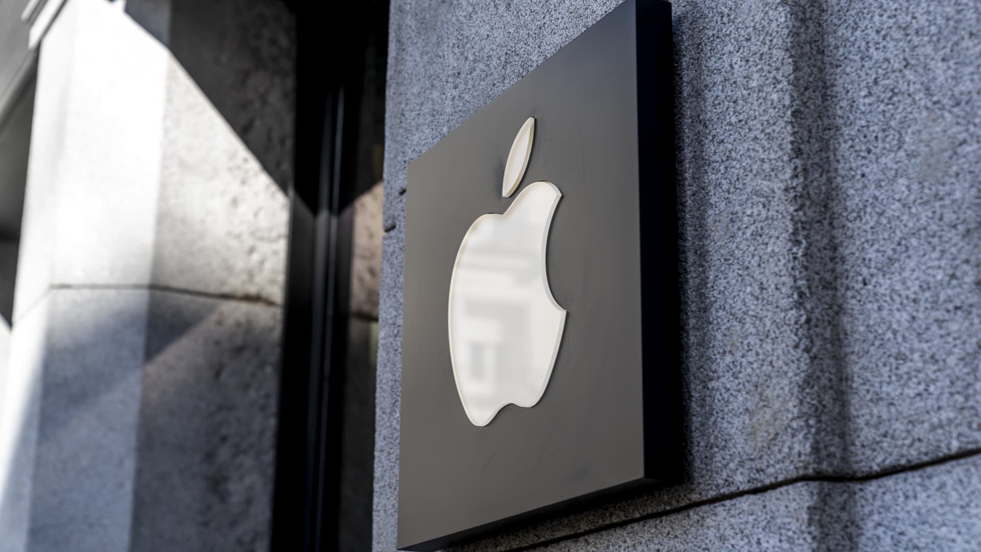 EU set to fine Apple 500 million euros in antitrust crackdown: Report