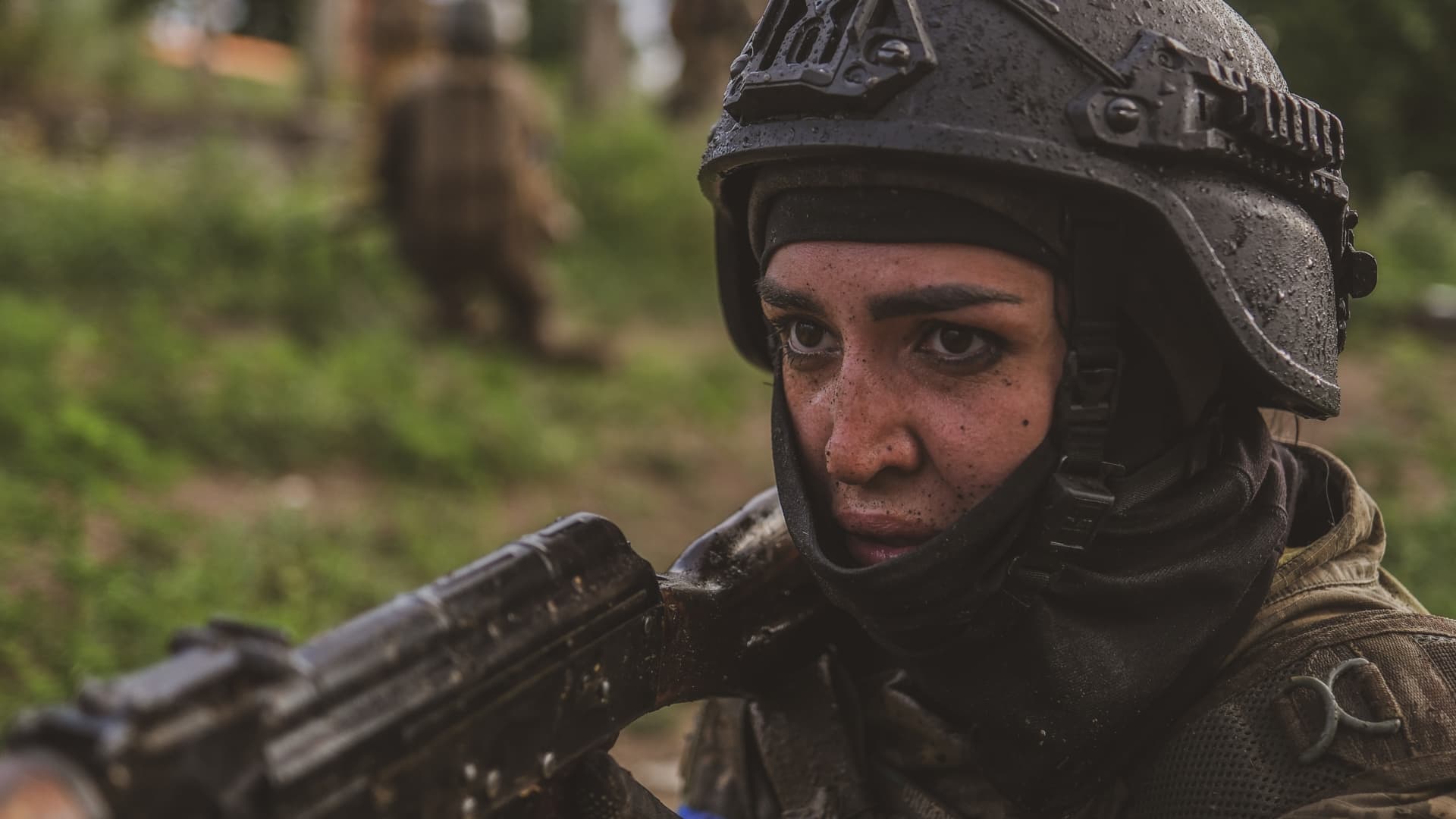 Ukraine's female soldiers are battling against Russians and sexism