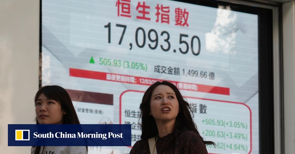 Hong Kong stocks weaken amid earnings caution, property sector rebound triggered by state support expectations